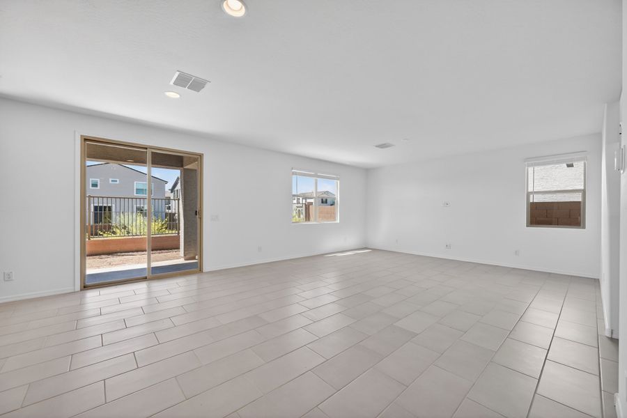 Spacious, unfurnished interior of a new home in Artisan at Asante, Surprise (Image 18).