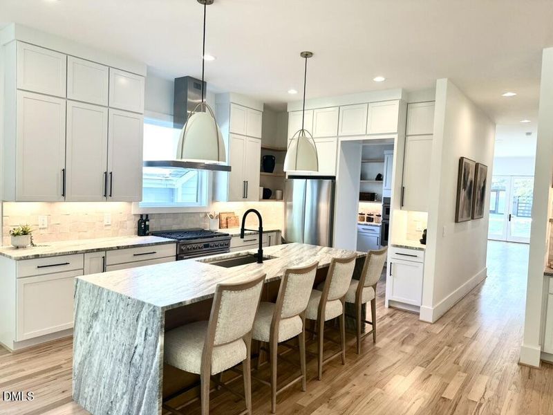 F9EC8C95-38E8-4DF4-9D50-C21DEA4A4AE7_1_1