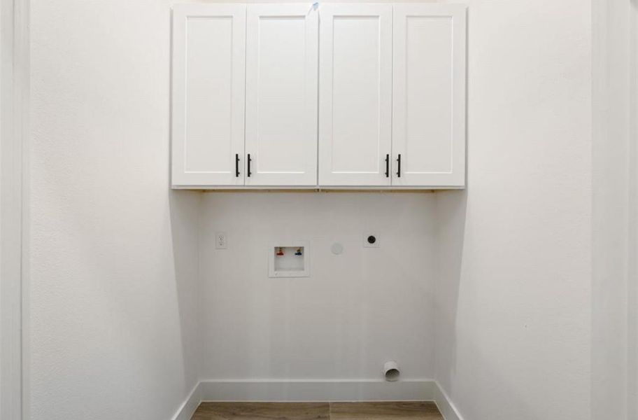 Spacious, unfurnished interior of a new home in , Galveston (Image 30).