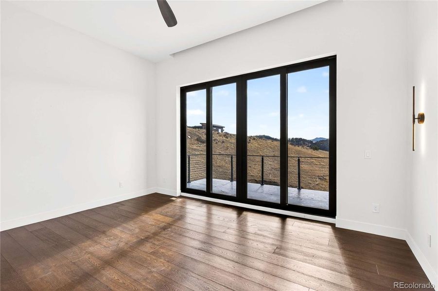 Spacious, unfurnished interior of a new home in , Golden (Image 21).