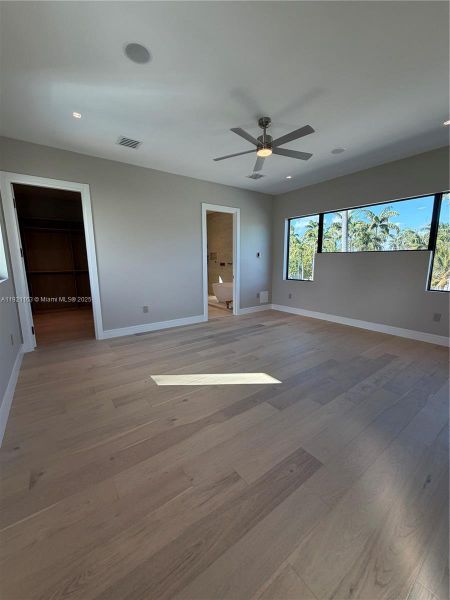 Spacious, unfurnished interior of a new home in , Hollywood (Image 59).