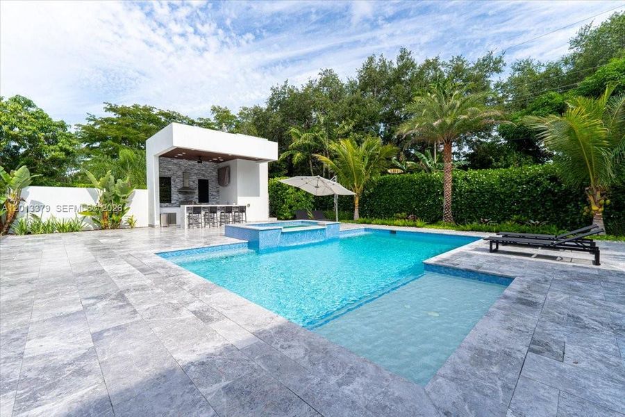 Community amenities in , Pinecrest (Image 48).