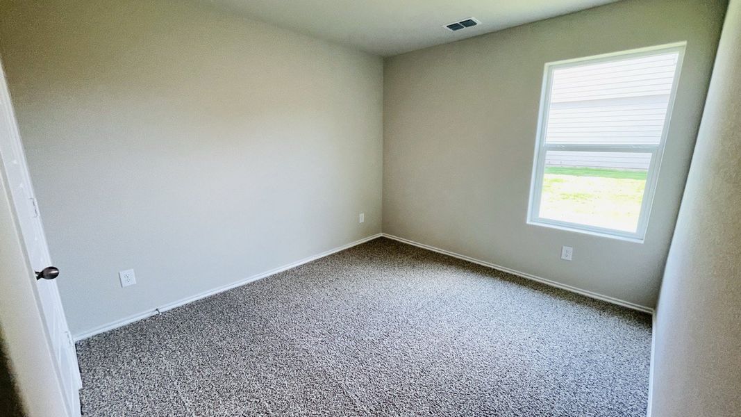Spacious, unfurnished interior of a new home in Sunnycreek, Fort Worth (Image 16).