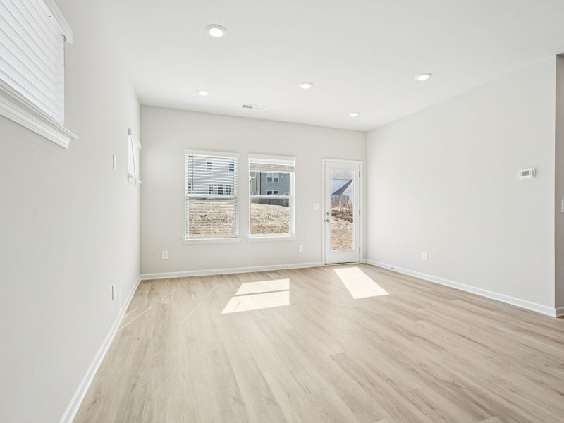Spacious, unfurnished interior of a new home in Manning Mill, Adairsville (Image 13).
