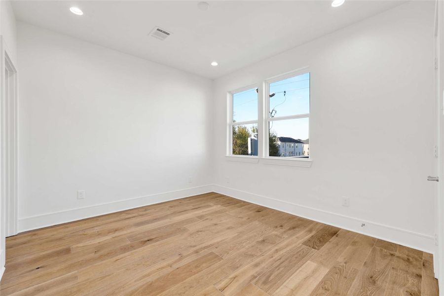 En-suite bedroom on the third floor