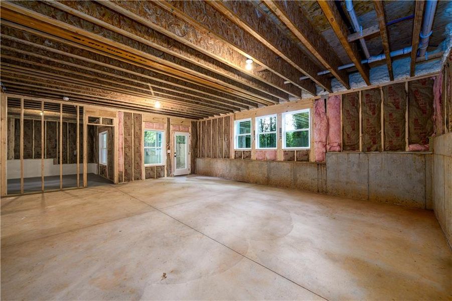 Spacious, unfurnished interior of a new home in , Atlanta (Image 40).