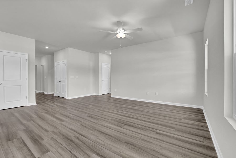 Spacious, unfurnished interior of a new home in River Tide Farms, Bolivia (Image 14).
