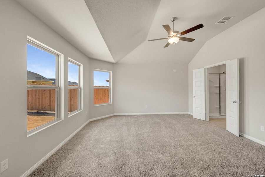 Spacious, unfurnished interior of a new home in Verano Farms, San Antonio (Image 25).