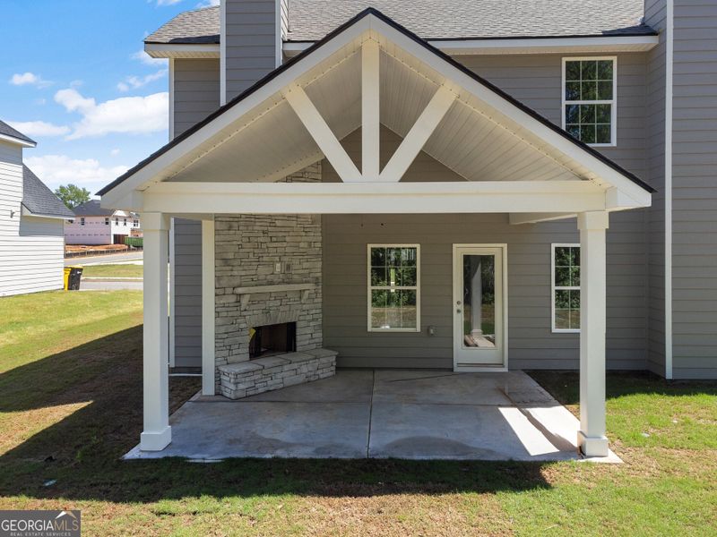 Exterior details and patio area of a home in Juliette Crossing, Forsyth (Image 35).