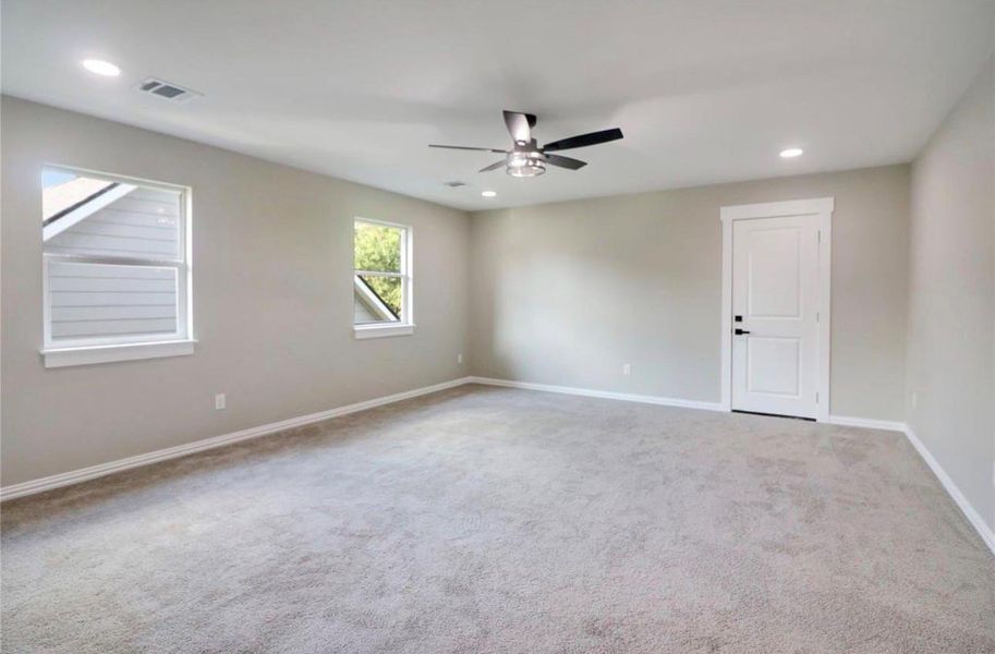 Spacious 17x19 game room, perfect for entertainment and relaxation.