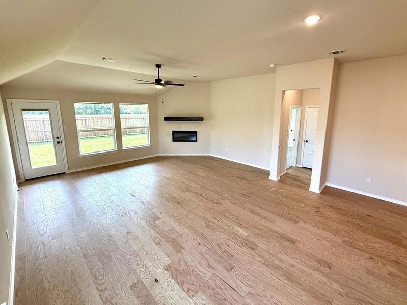 Spacious, unfurnished interior of a new home in Summer Crest, Fort Worth (Image 29).