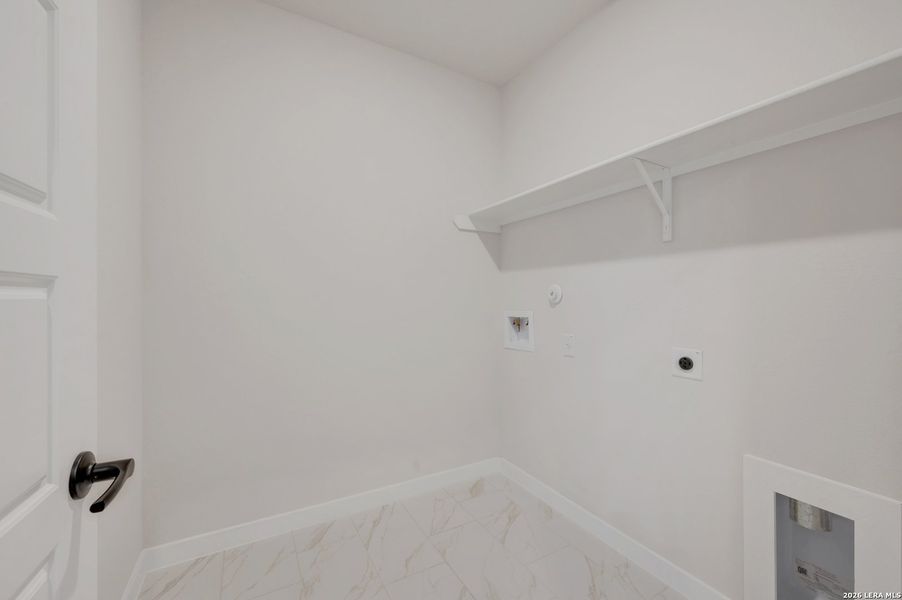 Spacious, unfurnished interior of a new home in Mayfair - Select Garden Series, New Braunfels (Image 16).