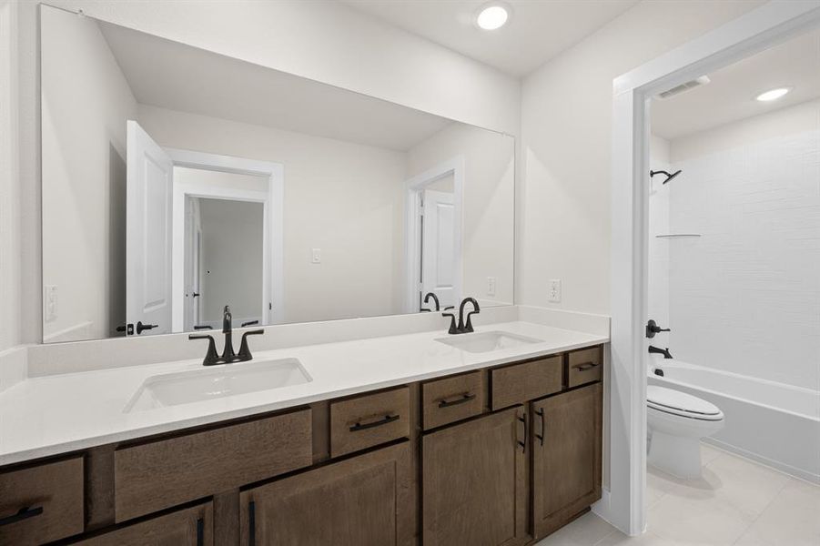 1562 Ginger- Bathroom'-5478