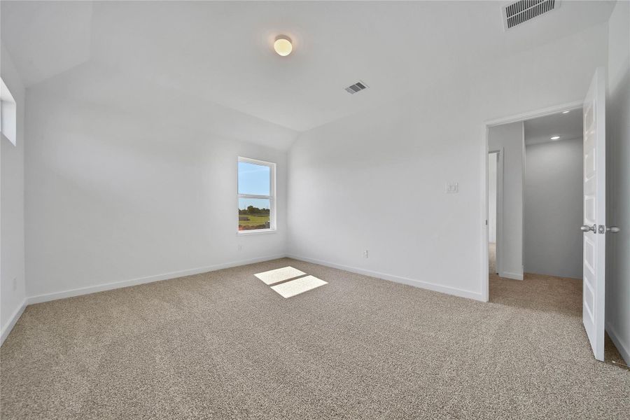 Spacious, unfurnished interior of a new home in , Rosharon (Image 31).