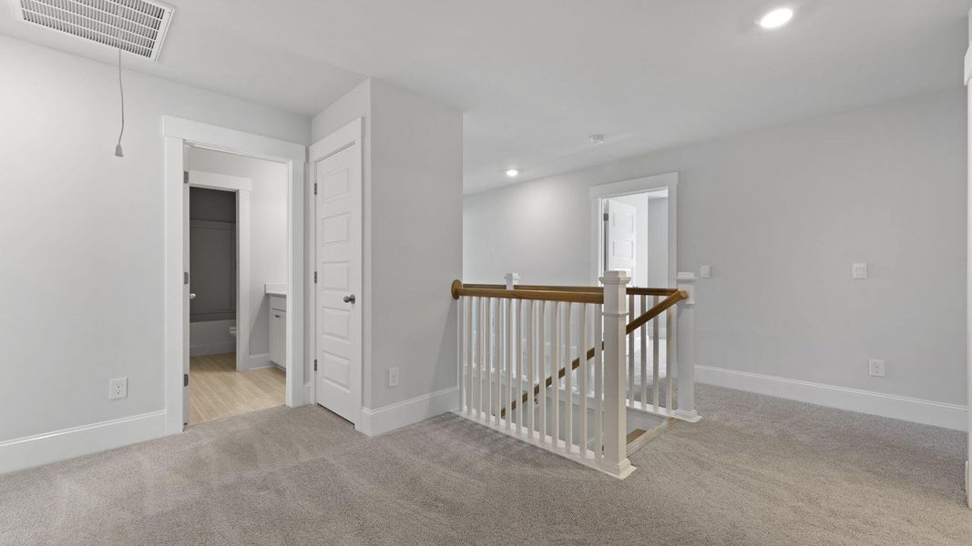 Spacious, unfurnished interior of a new home in , Summerville (Image 33).