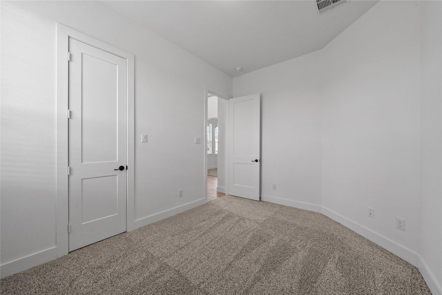 Spacious, unfurnished interior of a new home in Riceland, Mont Belvieu (Image 17).