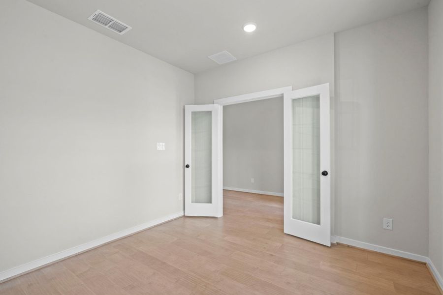 Spacious, unfurnished interior of a new home in Sienna 45', 50', Missouri City (Image 21).