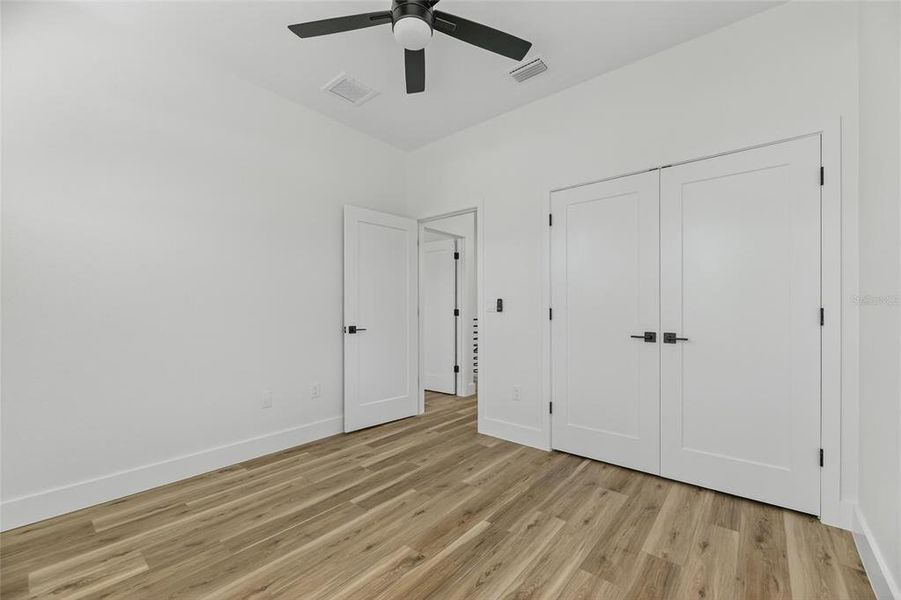 Spacious, unfurnished interior of a new home in , Tampa (Image 8).