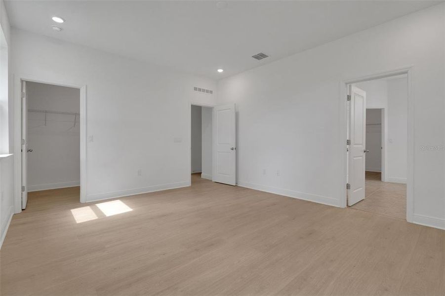 Spacious, unfurnished interior of a new home in Crossroads at Kelly Park, Apopka (Image 42). Spacious, unfurnished interior of a new home in Crossroads at Kelly Park, Apopka (Image 42).