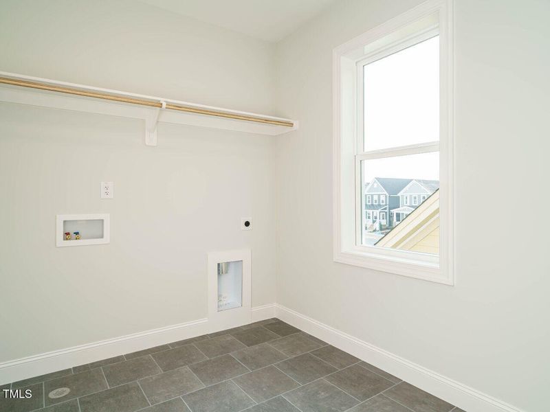 028-1280x960-laundry-room