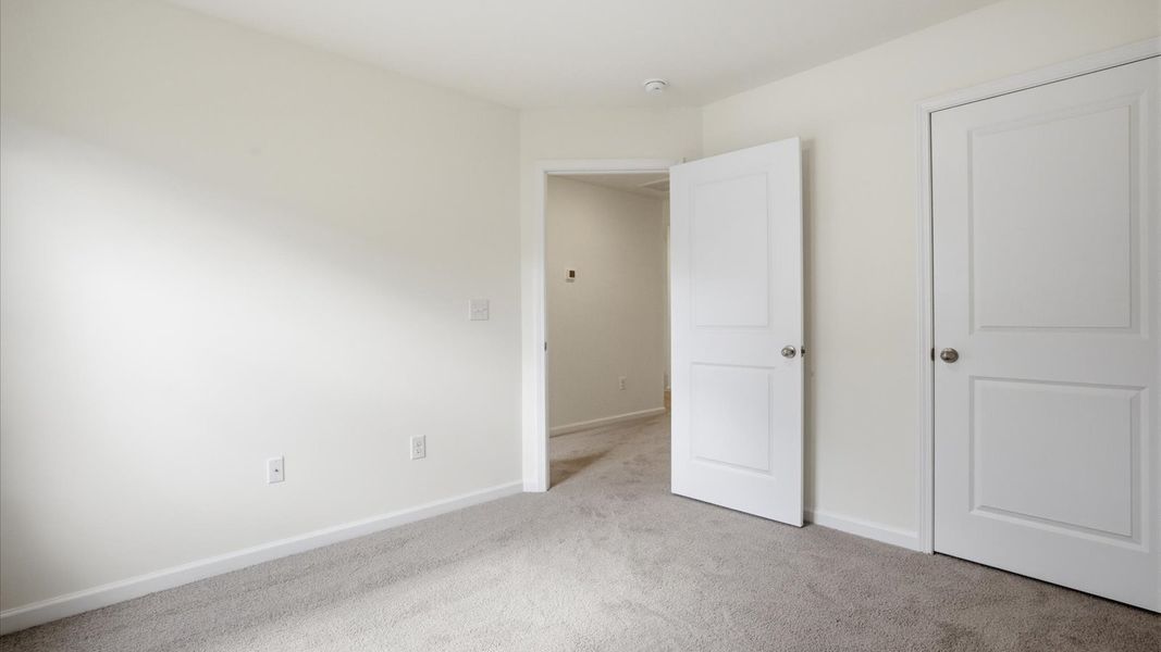Spacious, unfurnished interior of a new home in Cherokee Crossing, Kodak (Image 21).