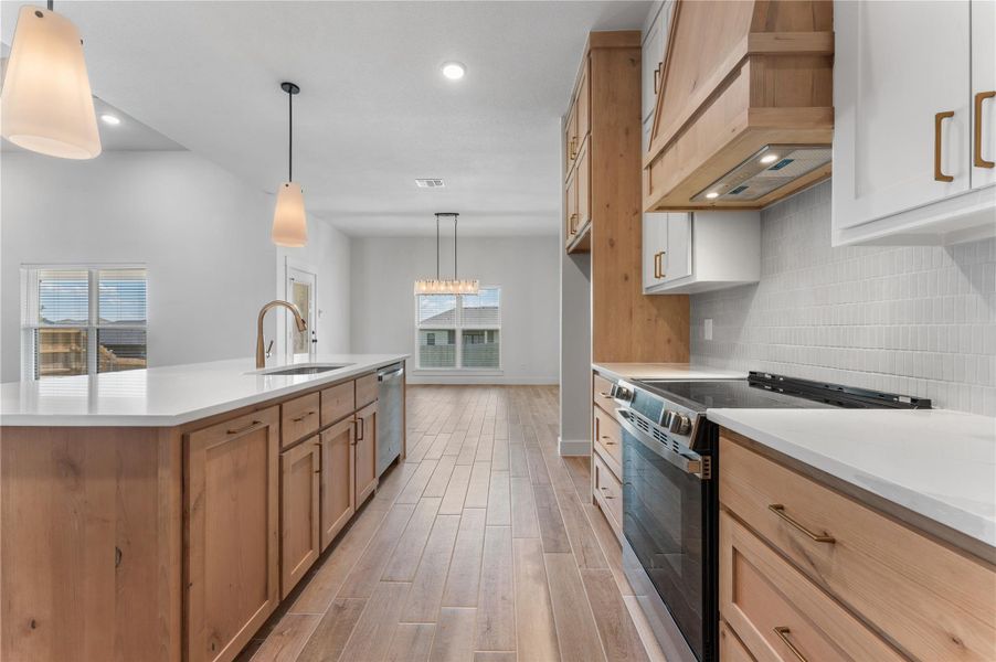 Furnished interior view inside a new home in , Killeen (Image 4).