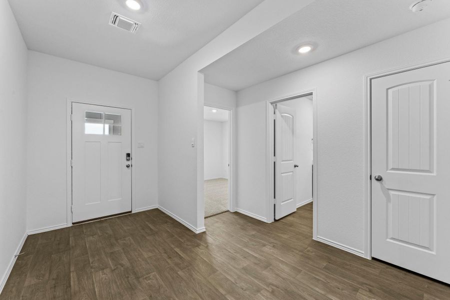 Spacious, unfurnished interior of a new home in Watermill, Uhland (Image 25). Spacious, unfurnished interior of a new home in Watermill, Uhland (Image 25).