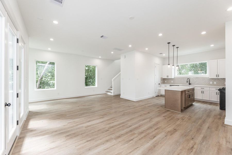 Spacious, unfurnished interior of a new home in , Houston (Image 16).