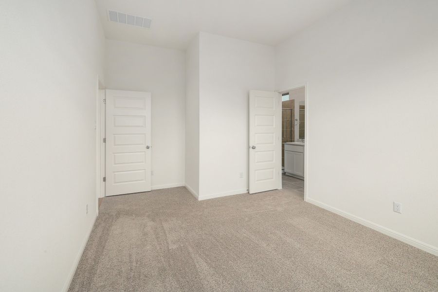 Spacious, unfurnished interior of a new home in Trinity Ranch, Elgin (Image 22).