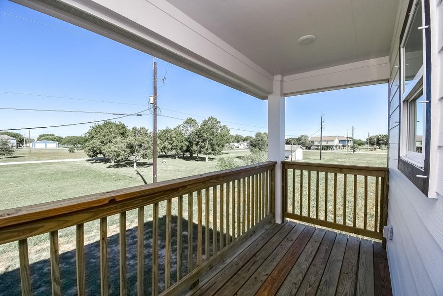Exterior details and patio area of a home in , Palacios (Image 15).