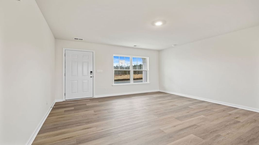 Spacious, unfurnished interior of a new home in Durbin Meadows, Fountain Inn (Image 13).