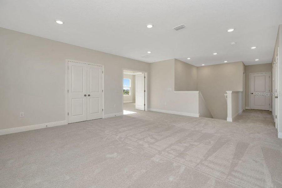 Spacious, unfurnished interior of a new home in Mangrove Manor, Apollo Beach (Image 18).