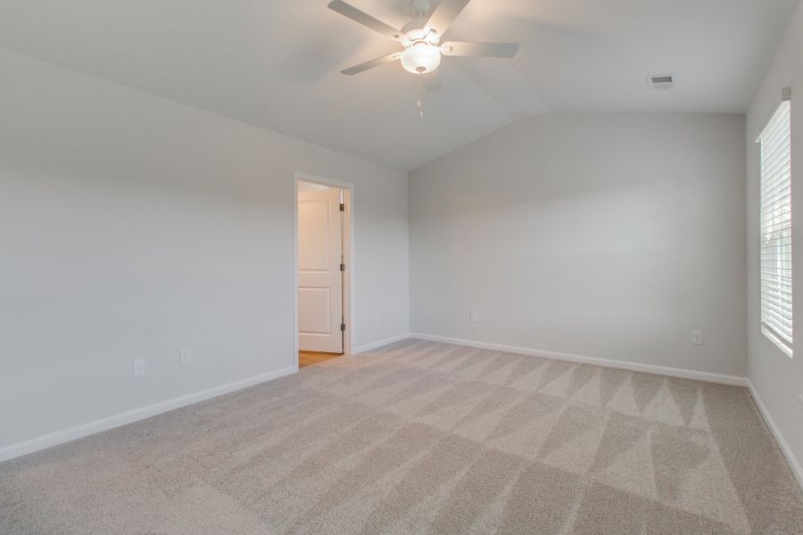 Spacious, unfurnished interior of a new home in Ellington, Elgin (Image 27).