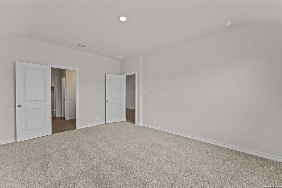 Spacious, unfurnished interior of a new home in Steele Creek, Cibolo (Image 14).