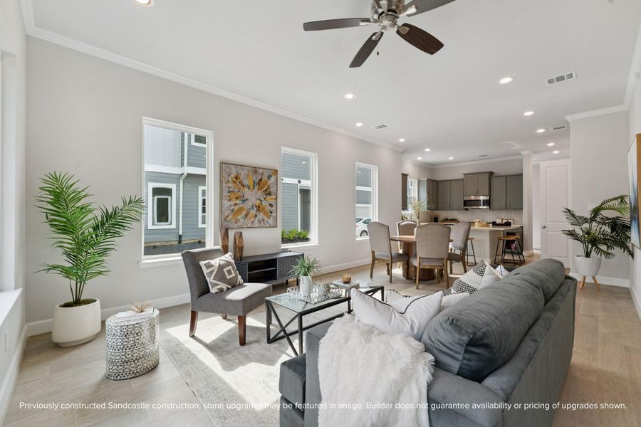 Energy-Efficient Windows – Enjoy low-E windows that bring in natural light while maintaining energy efficiency and cost savings.