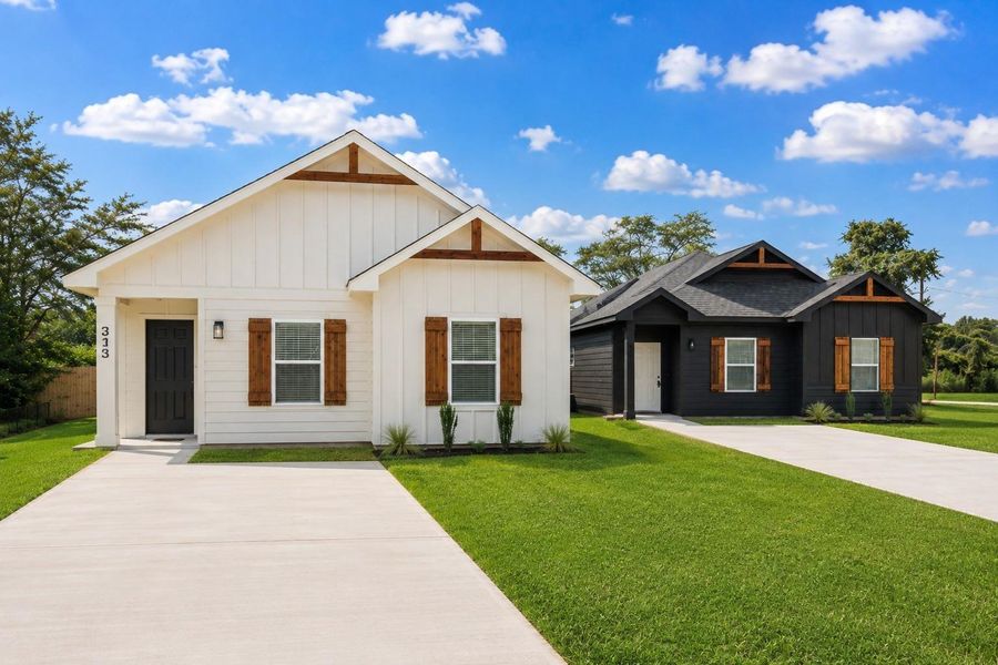 Front exterior of a new home in , Willis, TX, highlighting curb appeal (Image 1). Front exterior of a new home in , Willis, TX, highlighting curb appeal (Image 1).