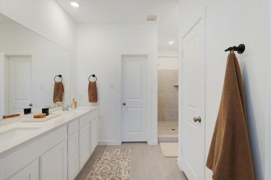 Furnished interior view inside a new home in Hurricane Creek, Anna (Image 13).