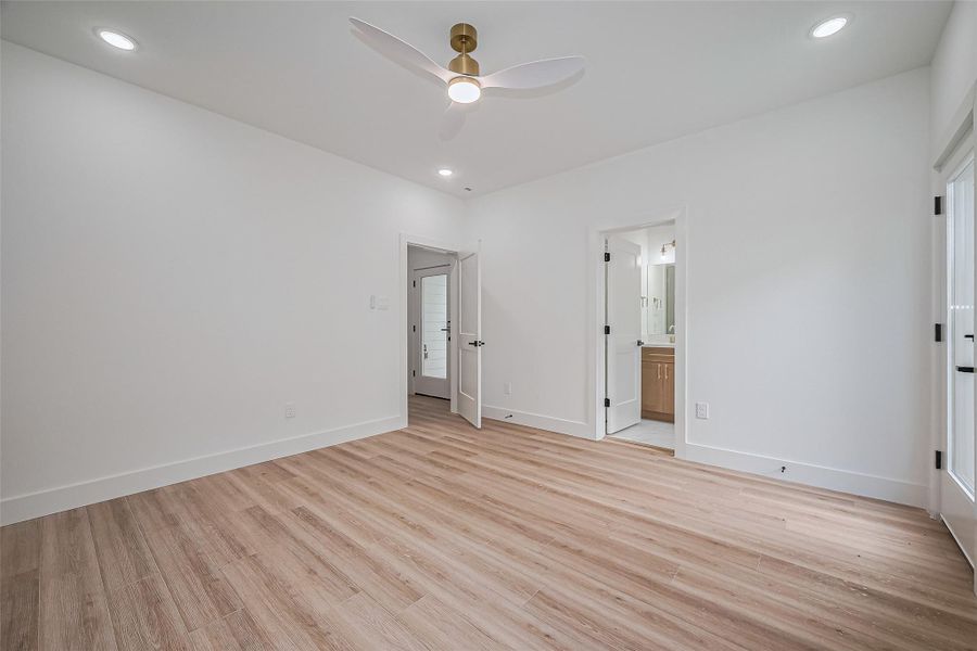 Spacious, unfurnished interior of a new home in , Houston (Image 42).