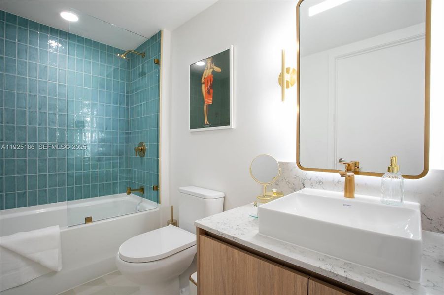 Furnished interior view inside a new home in Gale Hotel & Residences Miami (former Natiivo), Miami (Image 47).