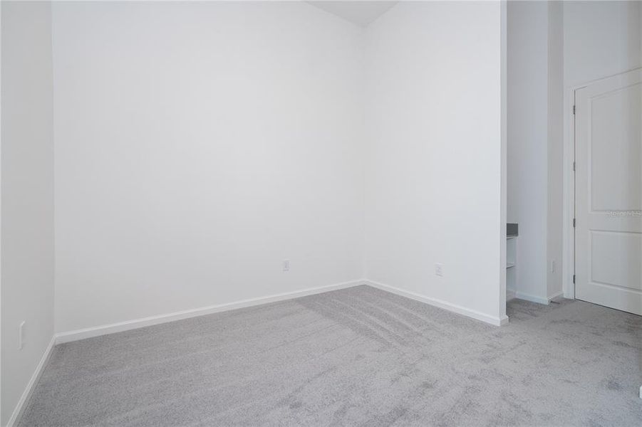 Spacious, unfurnished interior of a new home in , Orlando (Image 44).