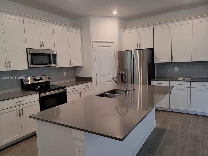 Furnished interior view inside a new home in , Orlando (Image 10).