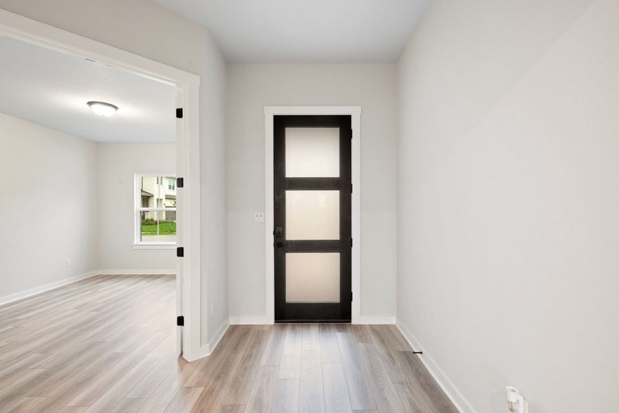 Spacious, unfurnished interior of a new home in Lagos Reserve, Manor (Image 20).