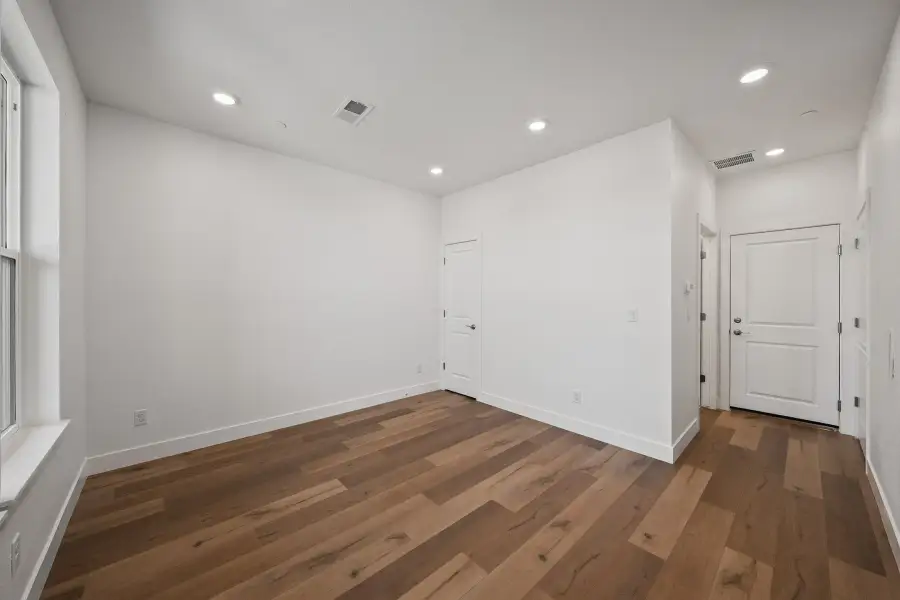 Spacious, unfurnished interior of a new home in Berkeley Villas, Denver (Image 20).