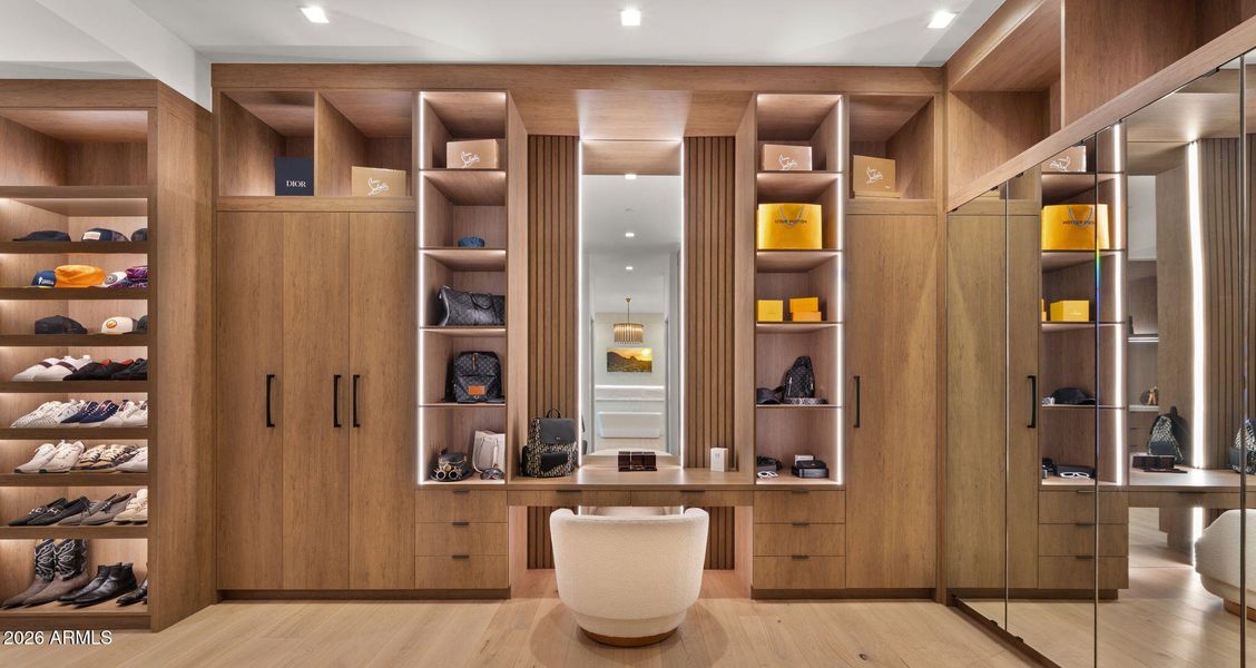 73-web-or-mls-Primary Closet2