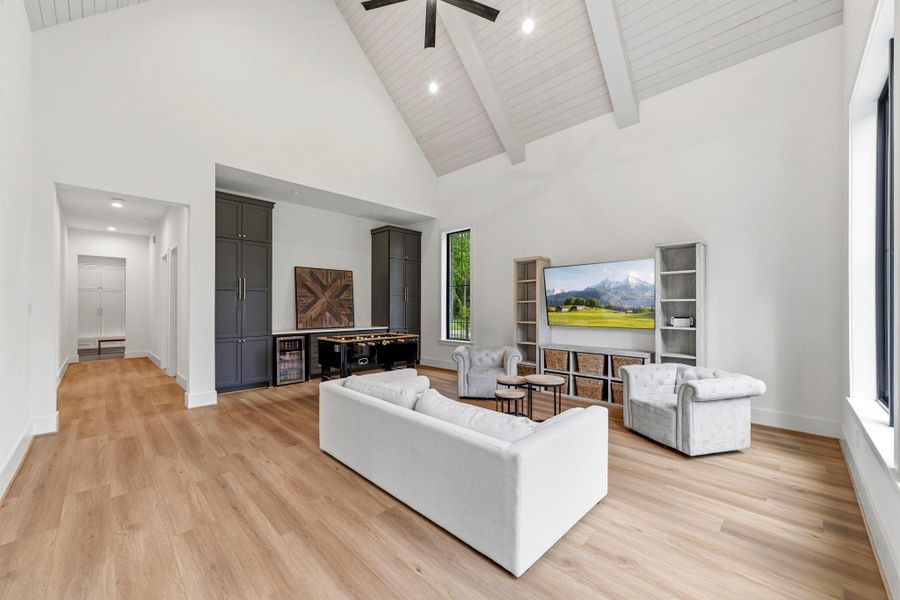 Built-in storage and plenty of space for entertaining! Built-in storage and plenty of space for entertaining!