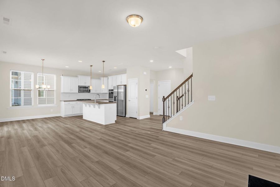 8-web-or-mls-2028 Seaford Dr-8