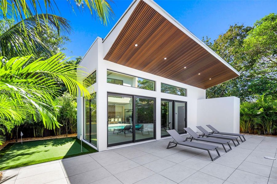 Exterior details and patio area of a home in , Miami (Image 28).