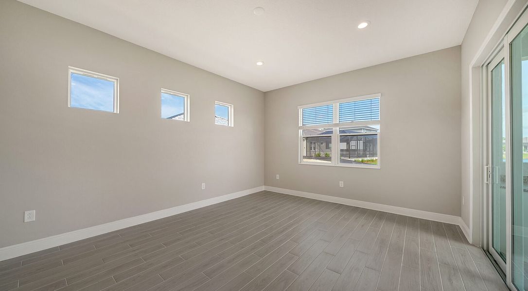 Spacious, unfurnished interior of a new home in Grand Palm, Venice (Image 21).