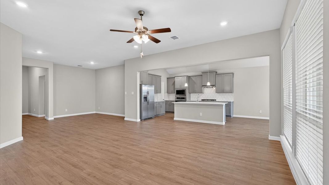 Spacious, unfurnished interior of a new home in Eden Ranch, Arlington (Image 14).