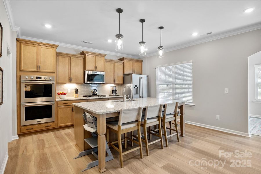 Large granite center island is the heart of the kitchen. Large granite center island is the heart of the kitchen.